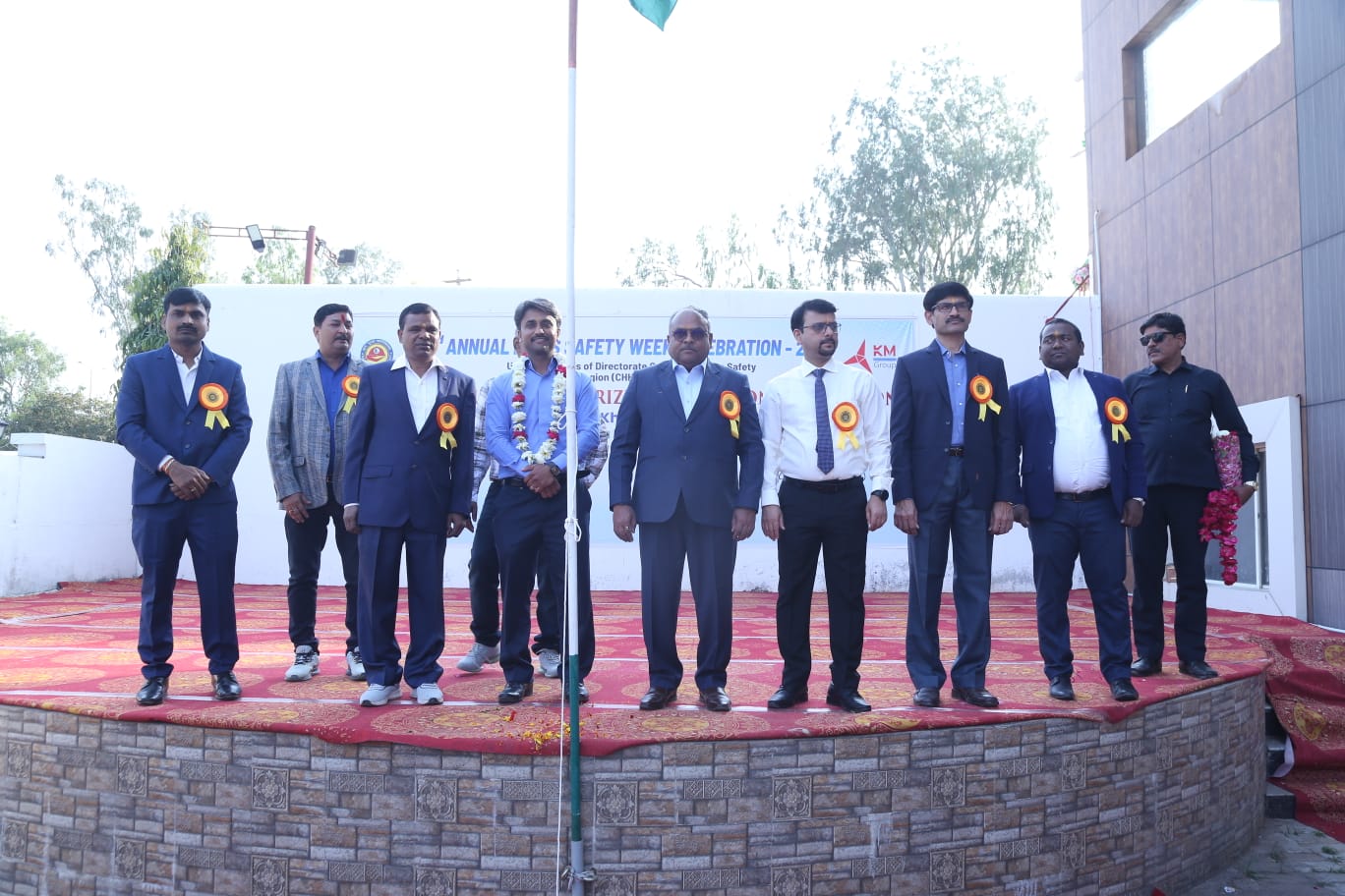 The Mine Inside, The Mine Outside